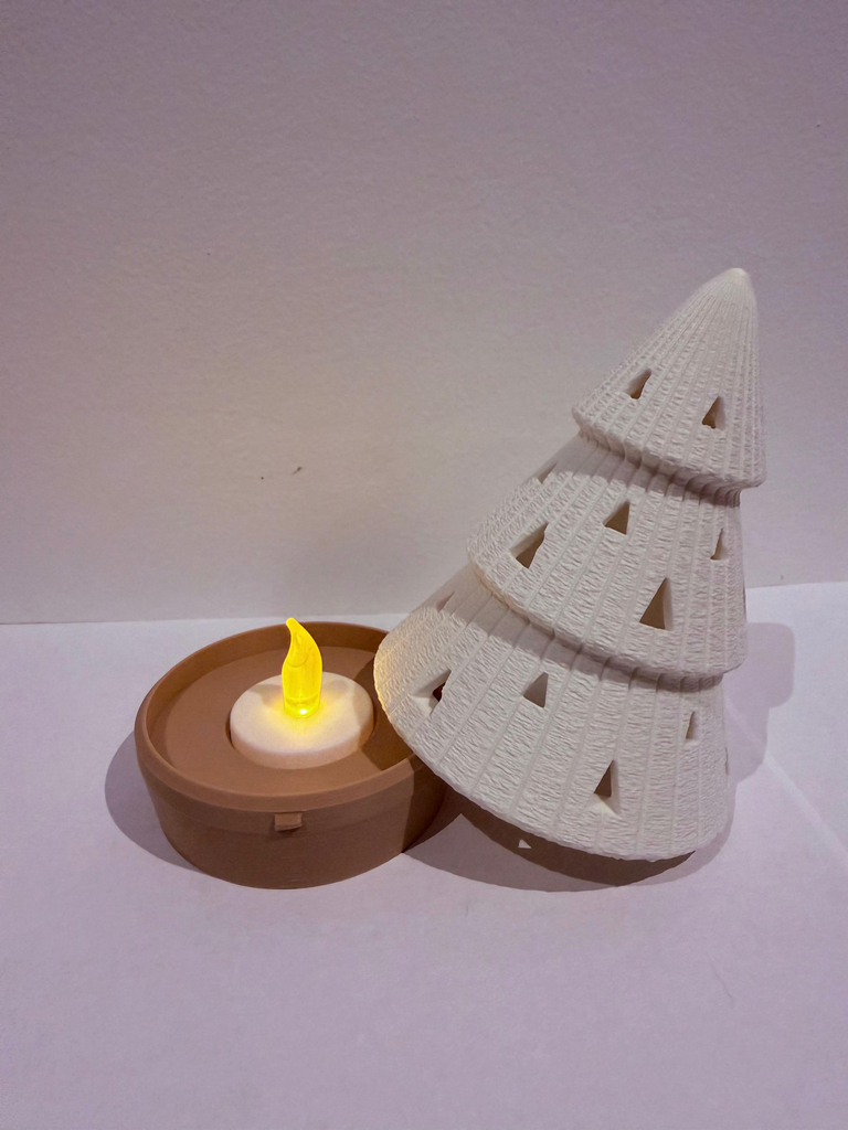 Kerstboom Theelichthouder met Structuur – Warm LED Sfeerlampje (batterij incl.)