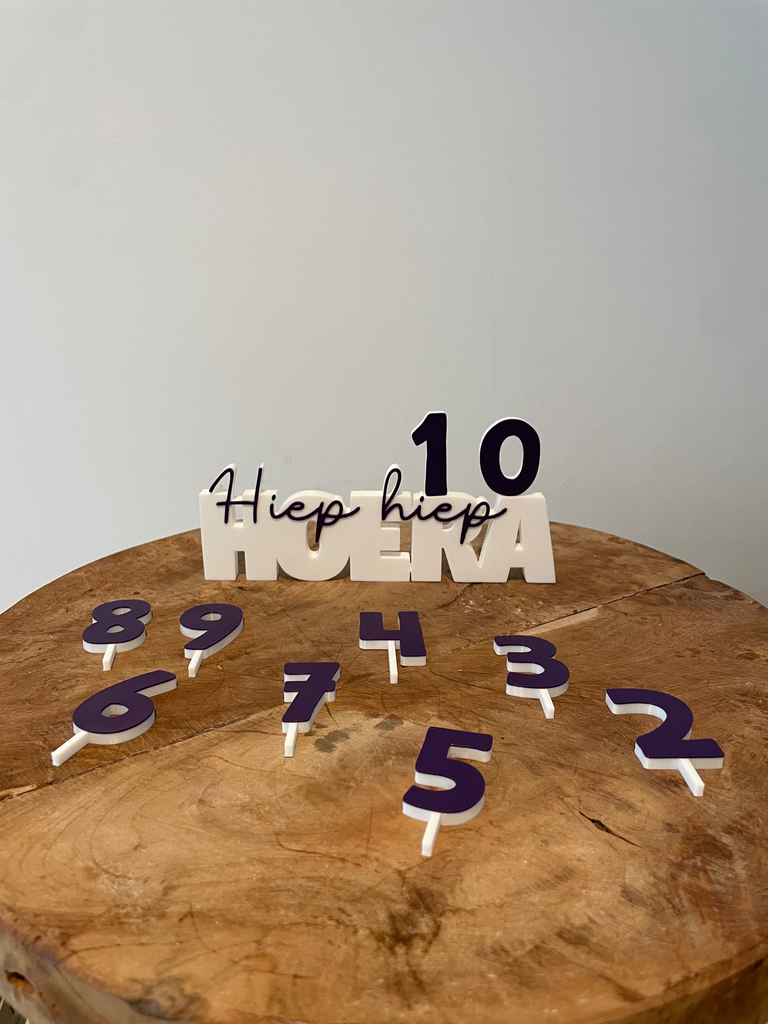 Hiep Hiep Hoera – Verjaardagsdecoratie met verwisselbare cijfers (Licht grijs, Wit)